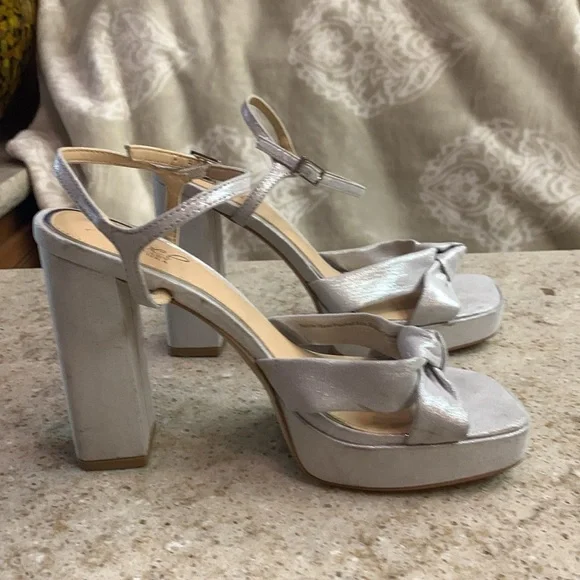 Jewel Badgley Mischka Valencia Platform Heels Size 7.5 - Picture 6 of 9
